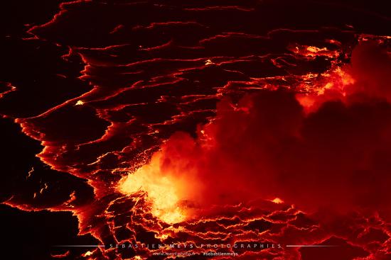 Lac de lave du volcan Nyiragongo