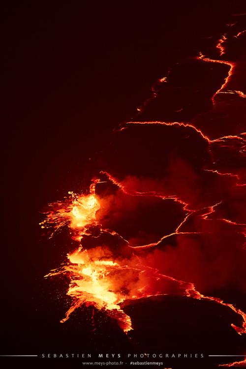 Lac de lave du volcan Nyiragongo