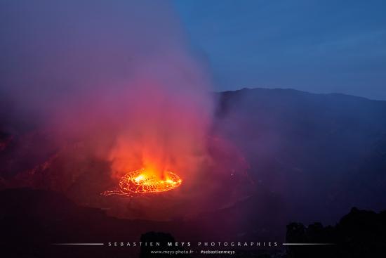 Lac de lave du volcan Nyiragongo